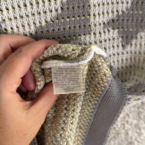 Massive Luxury Edition Crochet Knitted Button Down Vacation‎ Travel Size Medium - Picture 5 of 9